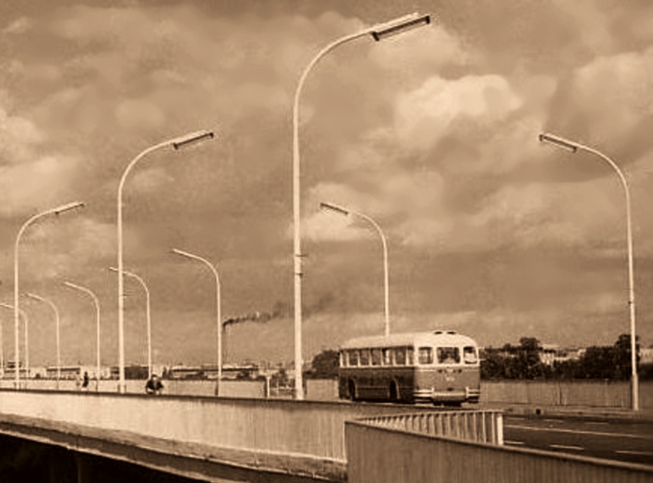 Chausson APH522
Chausson na początku lat 60-tych wjeżdża  na Most Gdański. Chausson już po NG na CWSie.
Słowa kluczowe: APH522 MostGdański Lata60