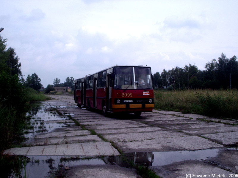 2092
Z powodu tej uroczystej chwili, okoliczni mieszkańcy bloków wyleźli na balkony a niektórzy nawet fotografowali dziwnego przybysza. 
Słowa kluczowe: IK280 2092 GóraKalwaria KMKM 2006