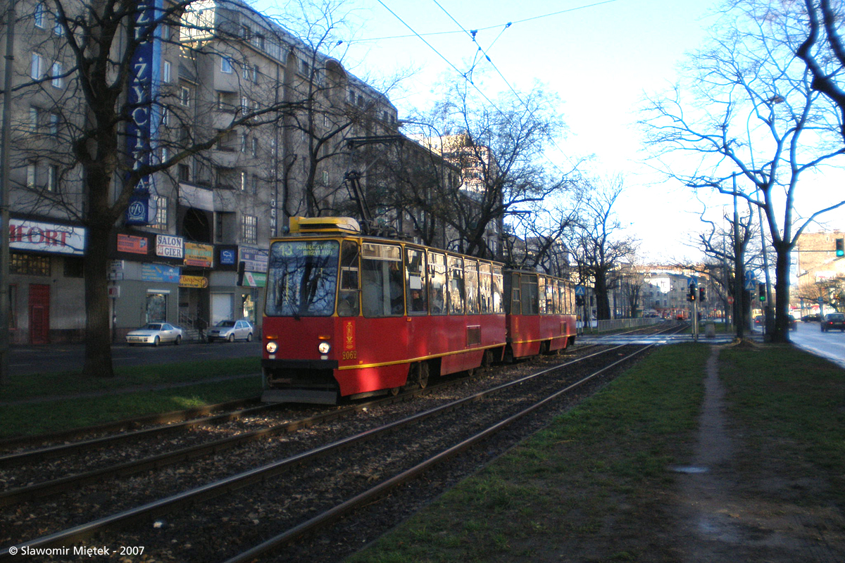 2062+2063
Słowa kluczowe: 105N2k 2062+2063 13 Targowa