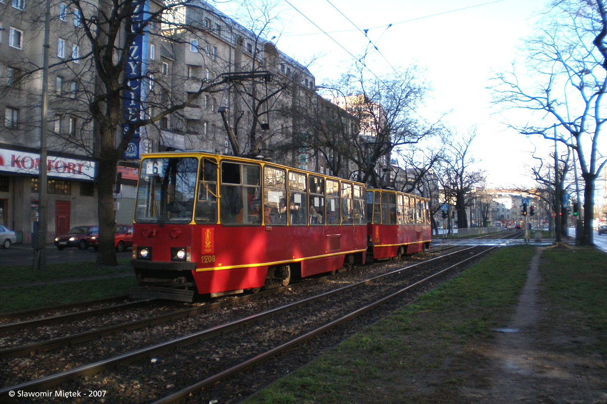 1208+1209
Tramwaju też już nie ma. Zezłomowany, poległ przy dostawach Jazzów.
Słowa kluczowe: 105Na 1208+1209 6 Targowa