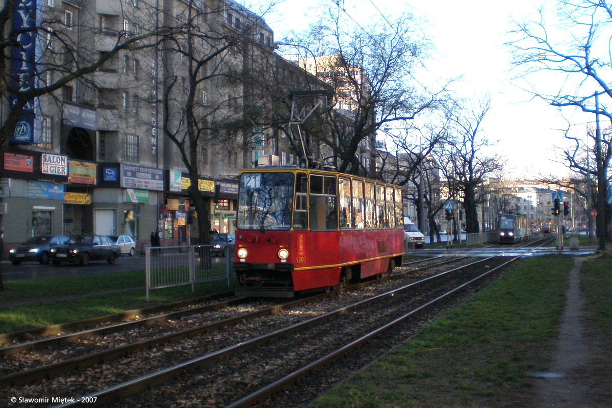 2003
Słowa kluczowe: 105Na 2003 21 Targowa