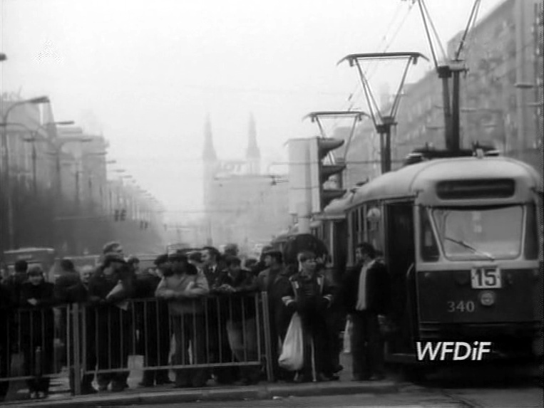 340
Historia jednego strajku: 28 października 1981. W południe, na godzinę stanęły tramwaje i autobusy. 
Kadr fatalny, ale... Ten zagajnik! ;-)
Polska Kronika Filmowa, nr 45a/1981
Słowa kluczowe: 13N 340 15 Marszałkowska 1981