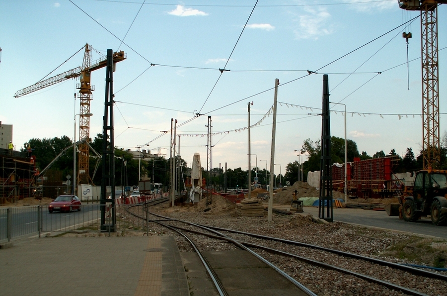 Słomińskiego, pod wiaduktem w ciągu gen. Andersa
Kolejny tymczasowy jednotor, który przysłużył był się naszym tramwajom i... odszedł. A wiaduktu podówczas nie było. Stary wyszedł, nowy - jeszcze w fazie niemowlęcej ;-)
Słowa kluczowe: Słomińskiego Andersa DworzecGdański wiadukt jednotor 2010