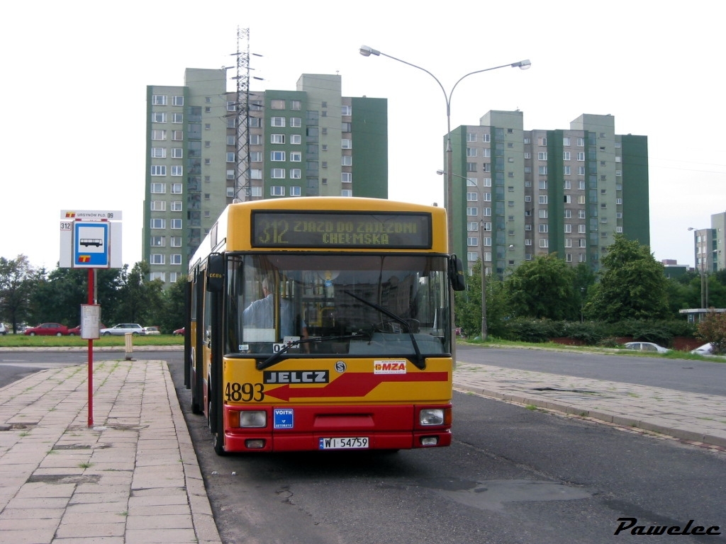 4892
4892 prod. 1998 w momencie zrobienia zdjęcia stacjonował na Chełmskiej po likwidacji zajezdni przerzucony na Ostrobramską a następnie na Redutową. Zdjęcie to ma charakter historyczny, ponieważ zostało wykonane po odbyciu ostatniego kursu czwartego wcielenia linii 312 w ostatnim dniu istnienia tej linii.   
Słowa kluczowe: M121M 4892 312 UrsynówPłd 2003