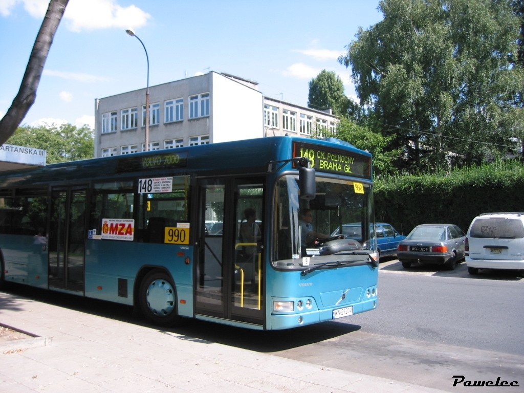 990
A tu ujęcie z przodu jak ktoś ma ładniejszy kadr to prośba o wstawienie
Słowa kluczowe: Volvo7700 990 148 Spartańska 2003