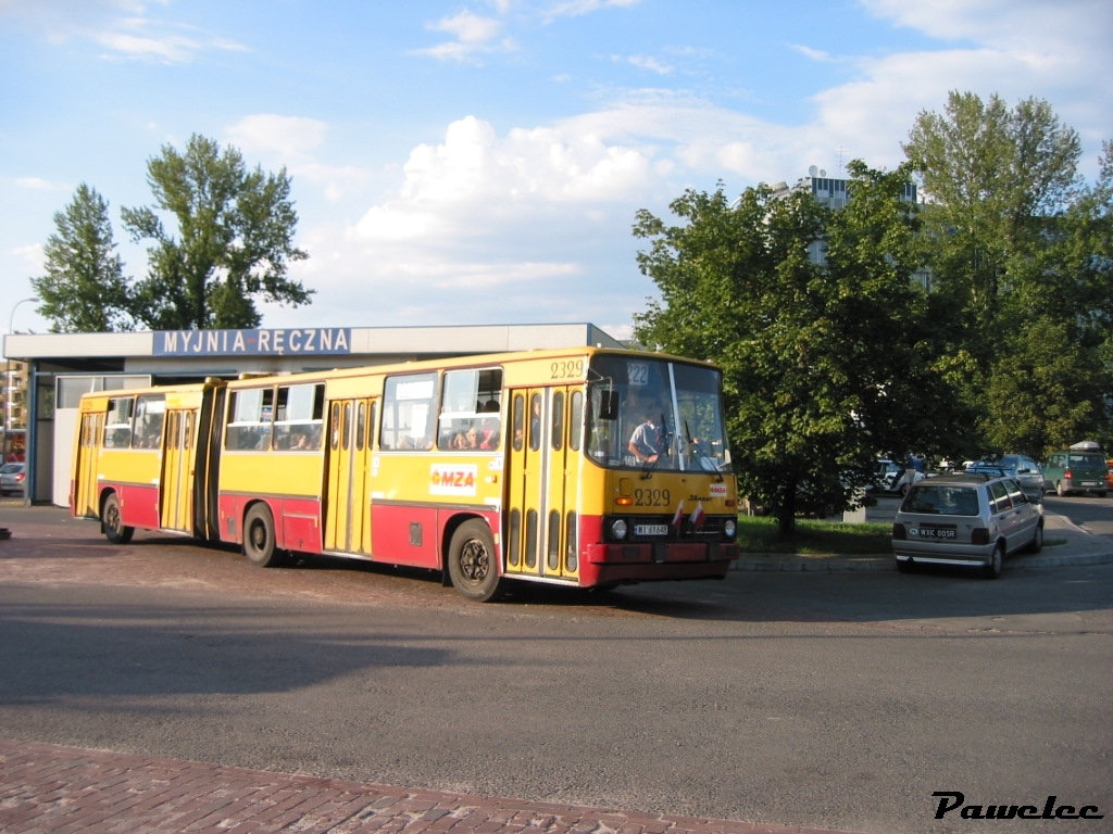 2329
2329 druga obsada tego numeru wpisany na stan zajezdni "Redutowa" 3.04.1989 Pod nr. rejestracyjnym WAB 283P. W 1995, przerejestrowany z numerów państwowych na cywilne WXC 3915. Kolejne przerejestrowanie w 2002 na WI 61648. Zdjęty ze stanu zajezdni w dniu 06.12.2007. Autobusu już nie ma a linia 222 jeździ już w innych rejonach wtedy na trasie Powązki Cmentarz Wojskowy – Plac Trzech Krzyży.
Słowa kluczowe: IK280 2329 222 Powązki 2003