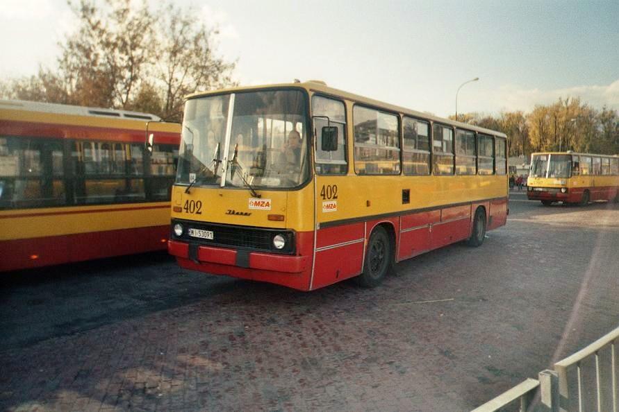 402
#402 na Woronicza utrzymał się najdłużej ze wszystkich krótkich lewarków na R-1.
Słowa kluczowe: IK260 402 222 Powązki WS2006