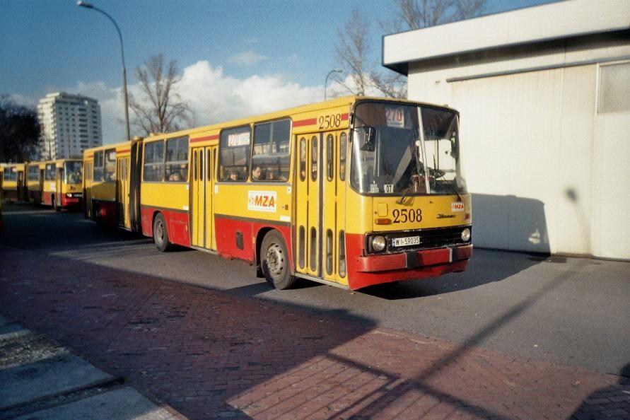 2508
Jeden z moich ulubionych Ikarusów 280.26 podczas obsługi linii 270.
Słowa kluczowe: IK280 2508 270 Powązki WS2006