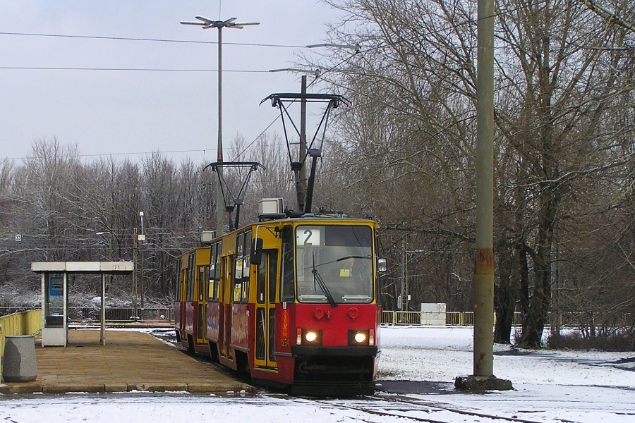 1254+1253
Do Starych Świdrów? Nie, na Bródno...
Słowa kluczowe: 105Na 1254+1253 2 Huta MetroMłociny 2005