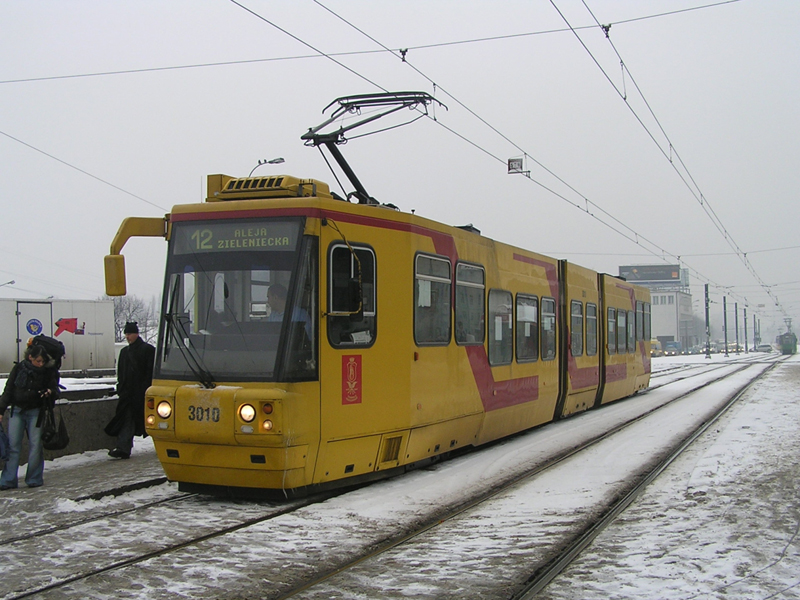 3010
W tle ośnieżony rejon nieczynnego Dworca Głównego, a na głównym planie dogorywające już, jak dotychczas ostatnie, wcielenie linii 12 (Nowe Bemowo - Al. Zieleniecka)...
Słowa kluczowe: 116Na 3010 12 Towarowa 2005