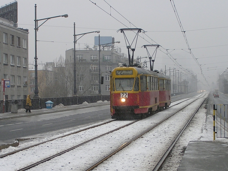 473+291
Wspomnienie z czasów, gdy po Poniatoszczaku raźno hasały "parówki", a uwieczniona na zdjęciu linia była wręcz przez nie opanowana...
Słowa kluczowe: 13N 473+291 22 MostPoniatowskiego 2005