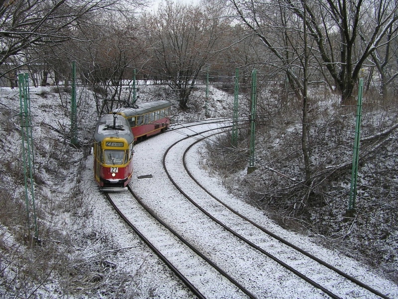 796+797
To miejsce wygląda teraz chyba zupełnie inaczej, prawda? Więcej betonu, więcej torów, a chaszczy jakby mniej...
Odrobina chłodniejszego klimatu w obecne upalne dni nie zaszkodzi.
Słowa kluczowe: 13N 796+797 27 ZgrupowaniaAKKampinos 2005