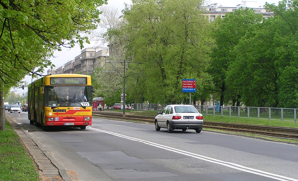 7765
Muranów - Saska Kępa, a później jeszcze Gocław.
Linia trasę zmieniała wielokrotnie, ale podstawowa relacja się nie zmieniła faktycznie przez ponad pół wieku...
Słowa kluczowe: M181M 7765 111 Andersa