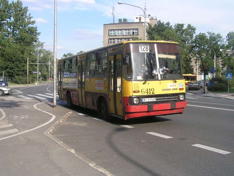 6412
128 na swojej Jedynej Prawdziwej Historycznej Trasie. Sama okolica też się nieco zmieniła, gdyż w miejscu dawnej gazowni powstaje coś zupełnie nowego (a czy lepszego - to inna kwestia ;) )
Słowa kluczowe: IK260 6412 128 Książęca 2005