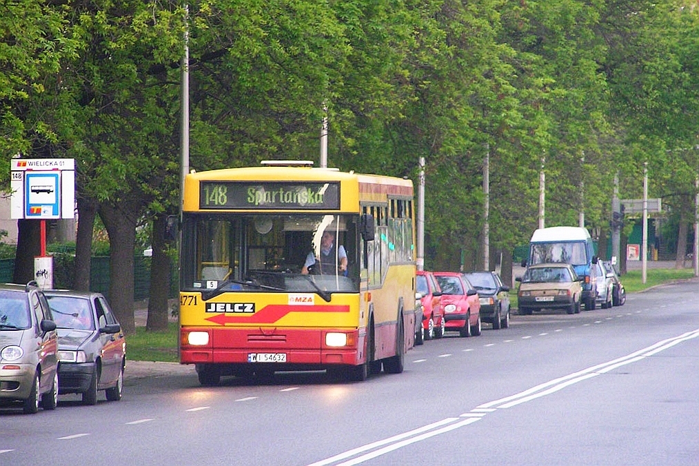 4771
Wspomnienie po jednej z moich ulubionych linii (choć najbardziej ją pamiętam na przegubowych Ikach z pętlą na pl. Powstańców Warszawy).
Słowa kluczowe: IK280 4771 148 Woronicza