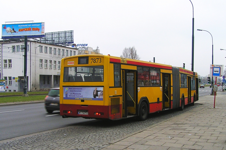 7873
Ówczesne dziwadło, czyli odkurzacz na 150 (zwykle ujęcia z niedziałającymi wyświetlaczami usuwam - tu przynajmniej widać boczną tablicę trasową, więc zostało, poza tym dziwadło przecie... ;) )
Słowa kluczowe: M181M 7873 150 Towarowa