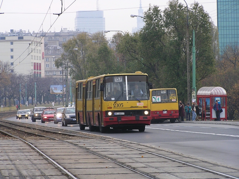 2305
To taki mały dowód na to, że nie zawsze linia 157 była obsługiwana przez krótkie Solarisy...
Słowa kluczowe: IK280 2305 157 Andersa 2005