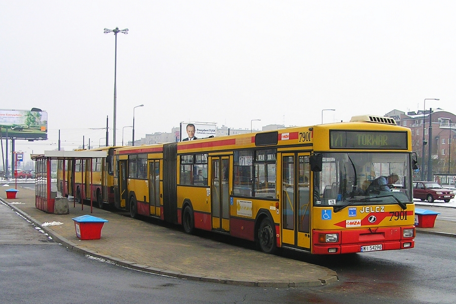 7901
Odkurzaczy nie dotknęła jeszcze plaga pomarańczowych wyświetlaczy.
Słowa kluczowe: M181M 7901 171 NoweBemowo 2005