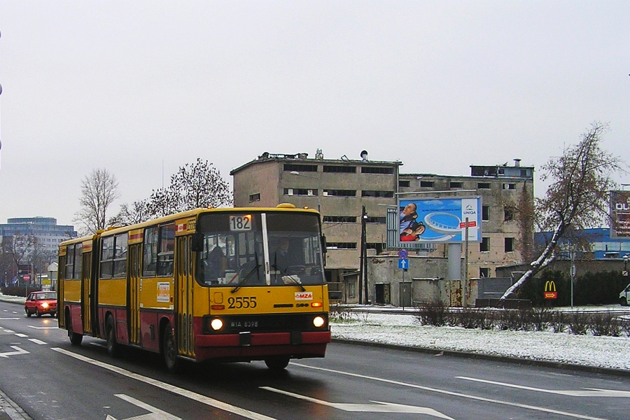 2555
182 jeszcze nie w postaci kręgosłupa Trasy "Ł", a na dodatek w długiej postaci (nierzadkiej wówczas).
Słowa kluczowe: IK280 2555 182 17Stycznia