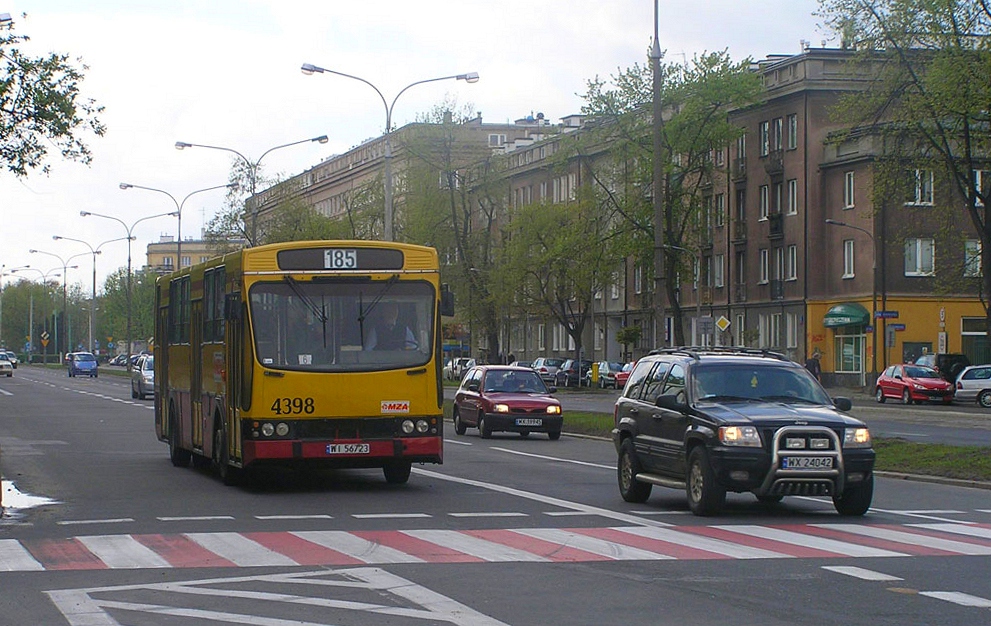 4398
Nietrudno było spotkać taki autobus na tej linii.
Słowa kluczowe: M120 4398 185 Krasińskiego