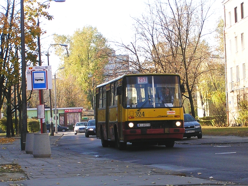 324
Zacieniona ul. Cyraneczki.
Słowa kluczowe: IK260 325 251 Cyraneczki WS2005