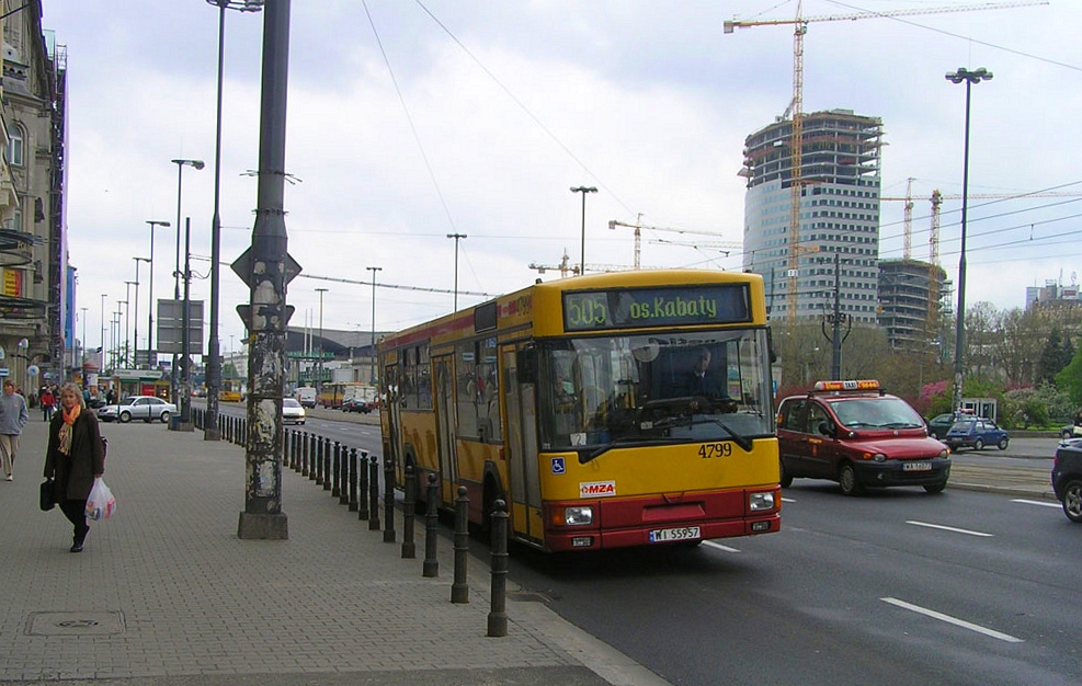 4799
Tak dużo tych Jelczy wówczas było, a teraz pozostała garstka...
Słowa kluczowe: M121M 4799 505 AlejeJerozolimskie