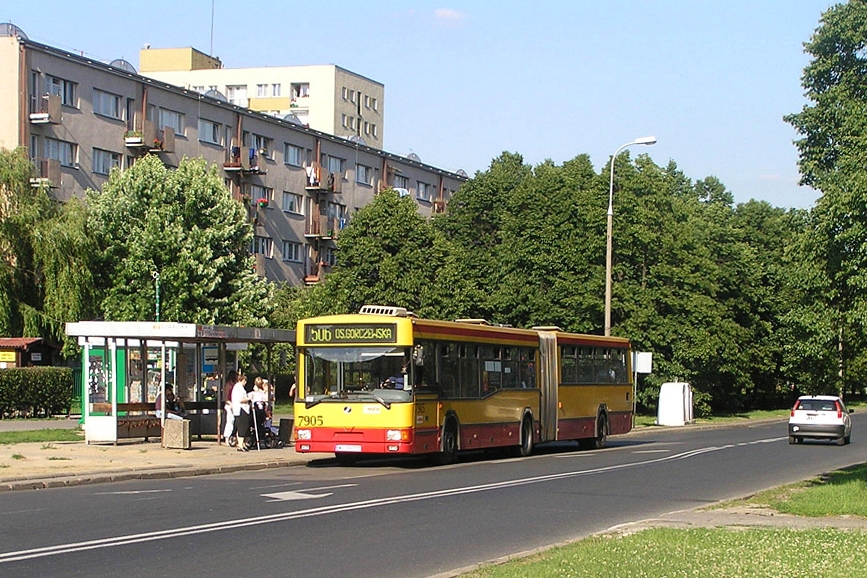 7905
Miło wspominam tę linię. Najczęściej korzystałem z niej w relacji Hala Wola - BUW.
Słowa kluczowe: M181M 7905 506 Łojewska