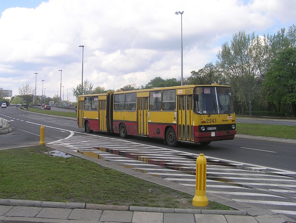 2243
Kolejna seria latarni, słupów, drzew, asfaltu, samochodów i architektury. 
W okolicach niewidocznej Włościańskiej chyba jeszcze wtedy był bazar.
Słowa kluczowe: IK280 2243 515 Słowackiego