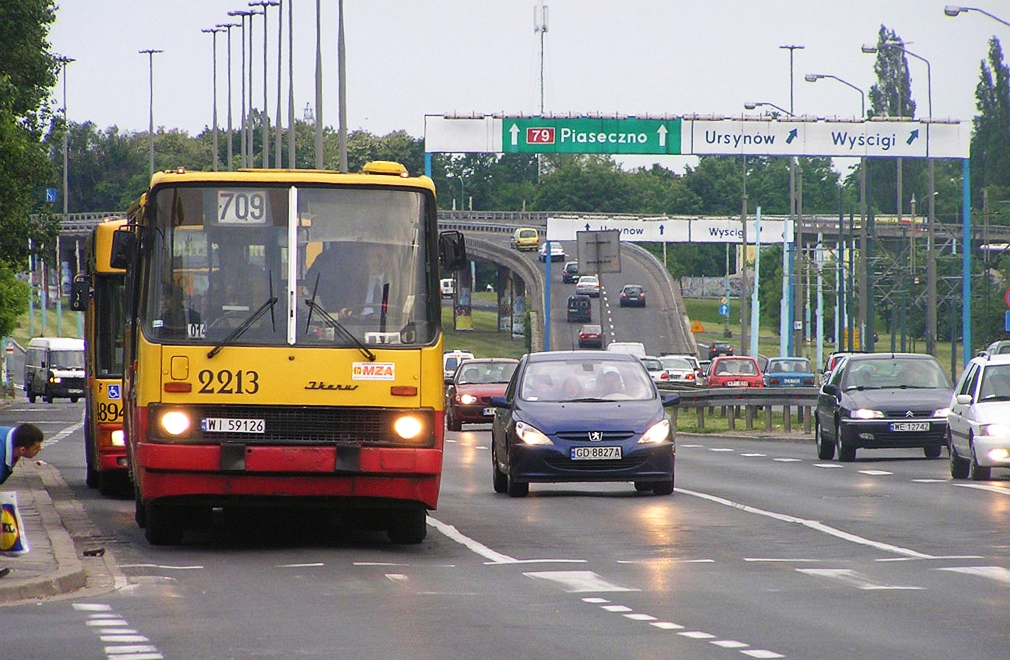 2213
Liniowy potomek trolejbusu.
Słowa kluczowe: IK280 2213 709 Puławska