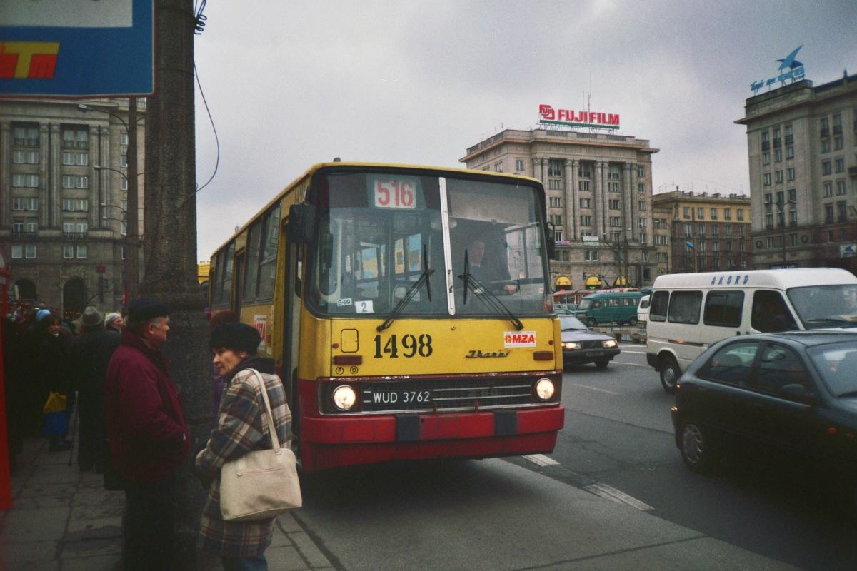 1498
Ikarus 260, produkcja 1985, NG 1994, kasacja 1999.
Ex pomarańczka na kilka miesięcy przed kasacją.

Foto: P.B. Jezierski
