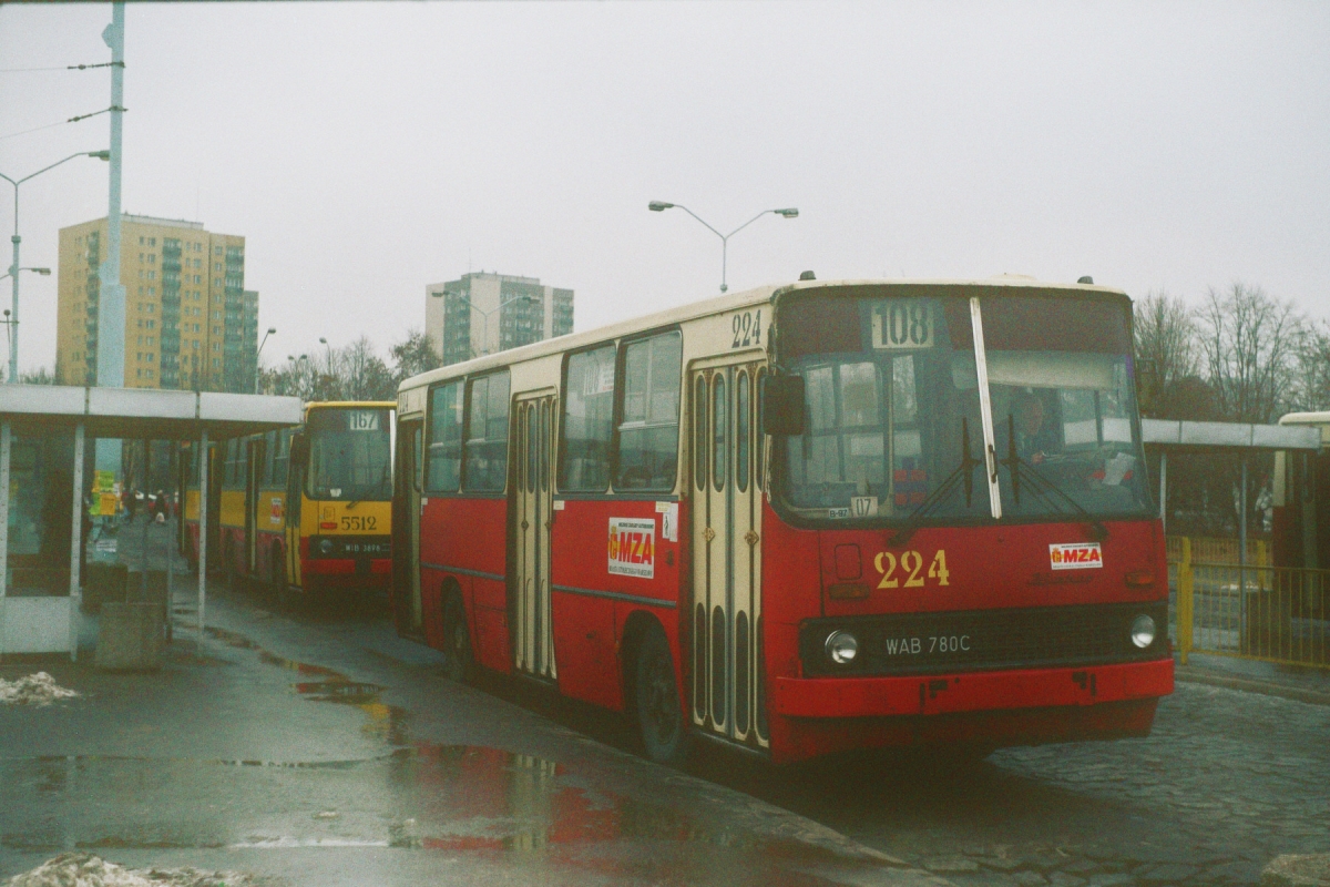 224
Ikarus 260, produkcja 1985, NG 1992 (ex. 1668), skasowany w grudniu 2007.

Foto: P.B. Jezierski
