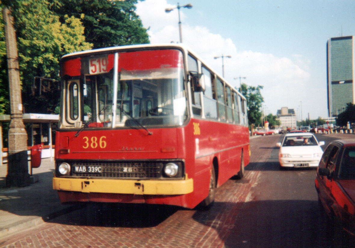 386
Ikarus 260, produkcja 1984, NG 1991.
Popołudniowy, solówkowy dodatek na 519.
Za kilka miesięcy wóz trafi na odbudowę.

Foto: P.B. Jezierski
Słowa kluczowe: 386