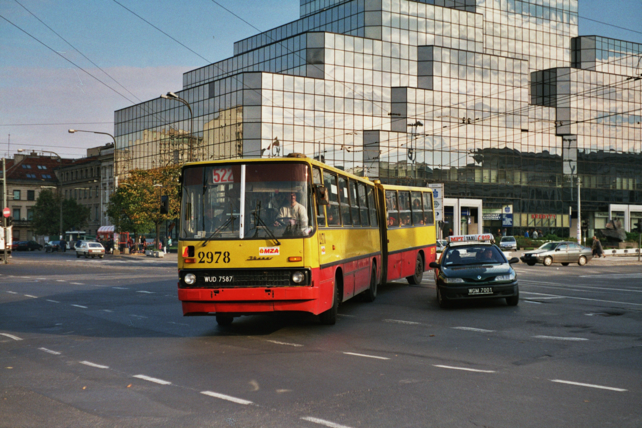 2978
Ikarus 280, produkcja 1988, NG 1994, kasacja 2007
Rocznik '88 trzy lata po remoncie i 10 lat przed kasacją, czyli mniej więcej w połowie swojego żywota.

Foto: P. B. Jezierski
