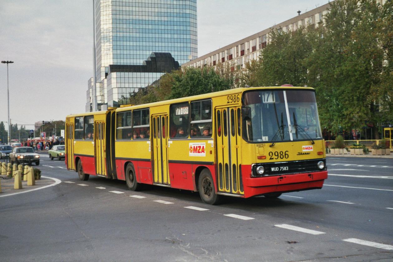 2986
Ikarus 280, produkcja 1988, NG 1994, odbudowa 2000, kasacja 2009.
Chełmski przedstawiciel rocznika '88 służył ponad 20 lat.

Foto: P. B. Jezierski
