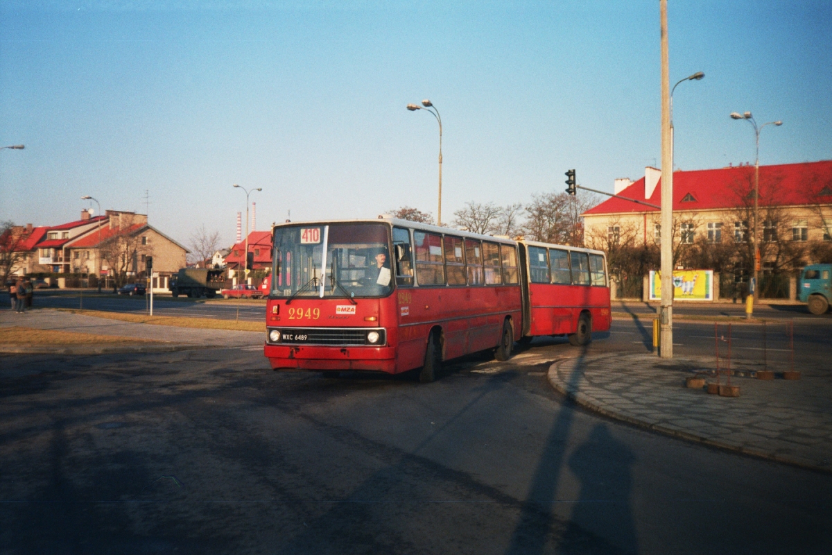 2949
Ikarus 280, produkcja 1986, NG 1992 (ex 2154).
Ostatnie dni połatanego wozu przed odbudową.

Foto: P.B. Jezierski
Słowa kluczowe: 2949