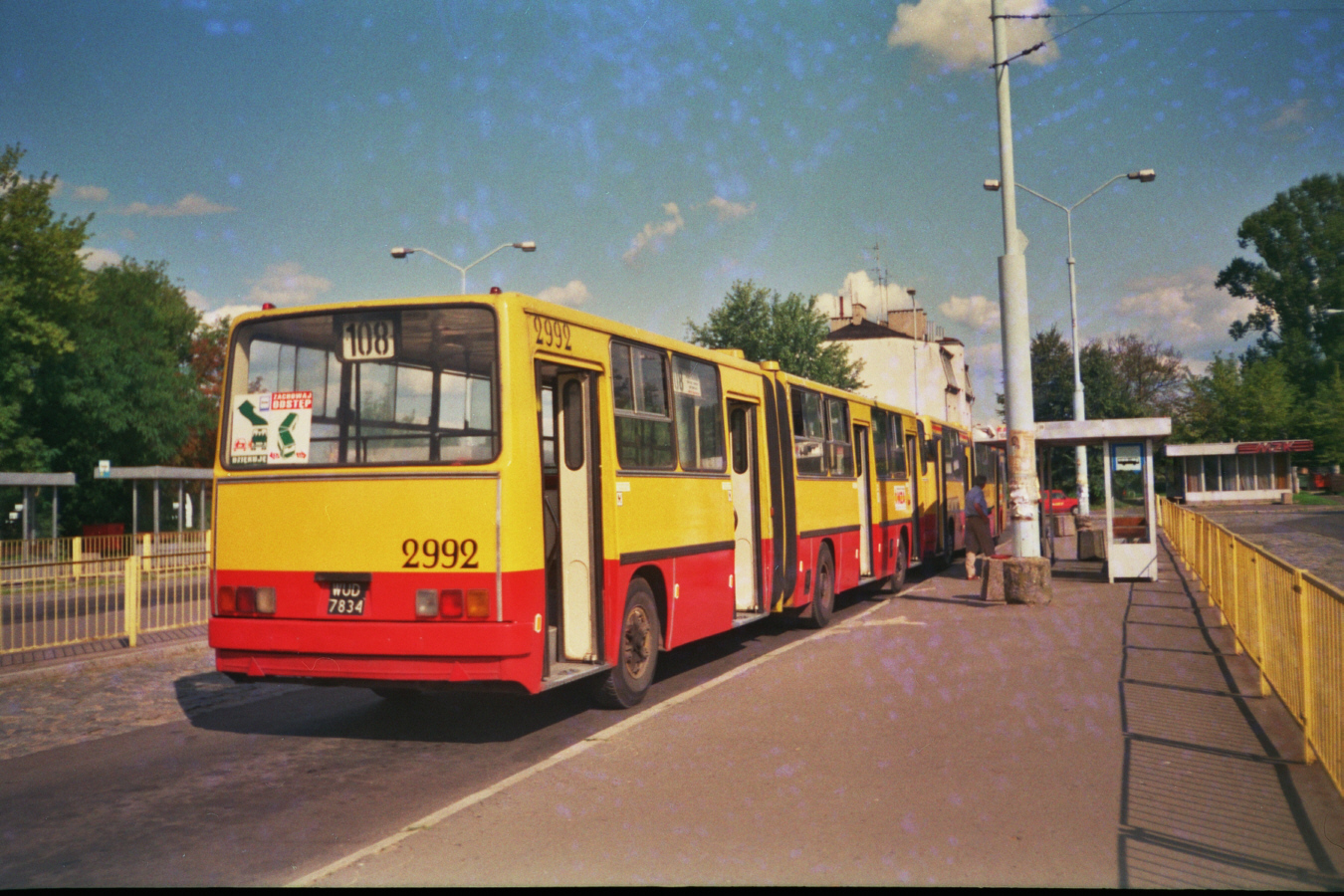 2992
Ikarus 280, produkcja 1987, NG 1994, kasacja 2001.
Jedyna obsada numeru 2992, podobnie jak całego zakresu 2991 - 2999.

Foto: P. B. Jezierski
