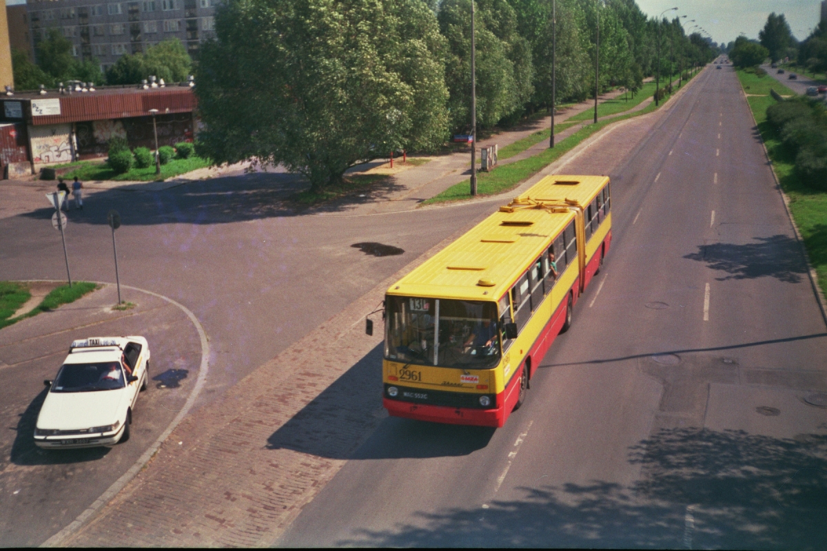 2961
Ikarus 280, produkcja 1990, NG 1998.
Wóz świeżo po naprawie głównej.

Foto: P.B. Jezierski
Słowa kluczowe: 2961