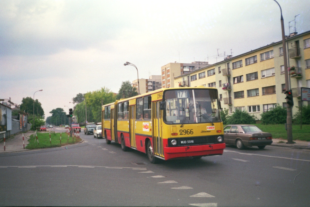 2966
Ikarus 280, rocznik '89 rok po naprawie głównej.
Sztandarowa linia 171, łącząca Śródmieście z Bemowem, mknie ulicą Górczewską w dawnej odsłonie.

Foto: P.B. Jezierski
Słowa kluczowe: 2966