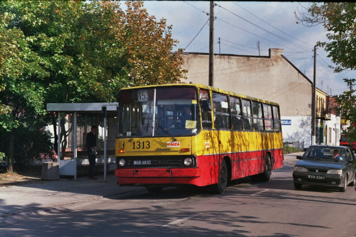 1313
Ikarus 260, produkcja 1985, NC 1994, ODB 1999, kasacja 2005
Linia 153, rembertowski prowincjonał

Foto: P.B. Jezierski
Słowa kluczowe: 1313