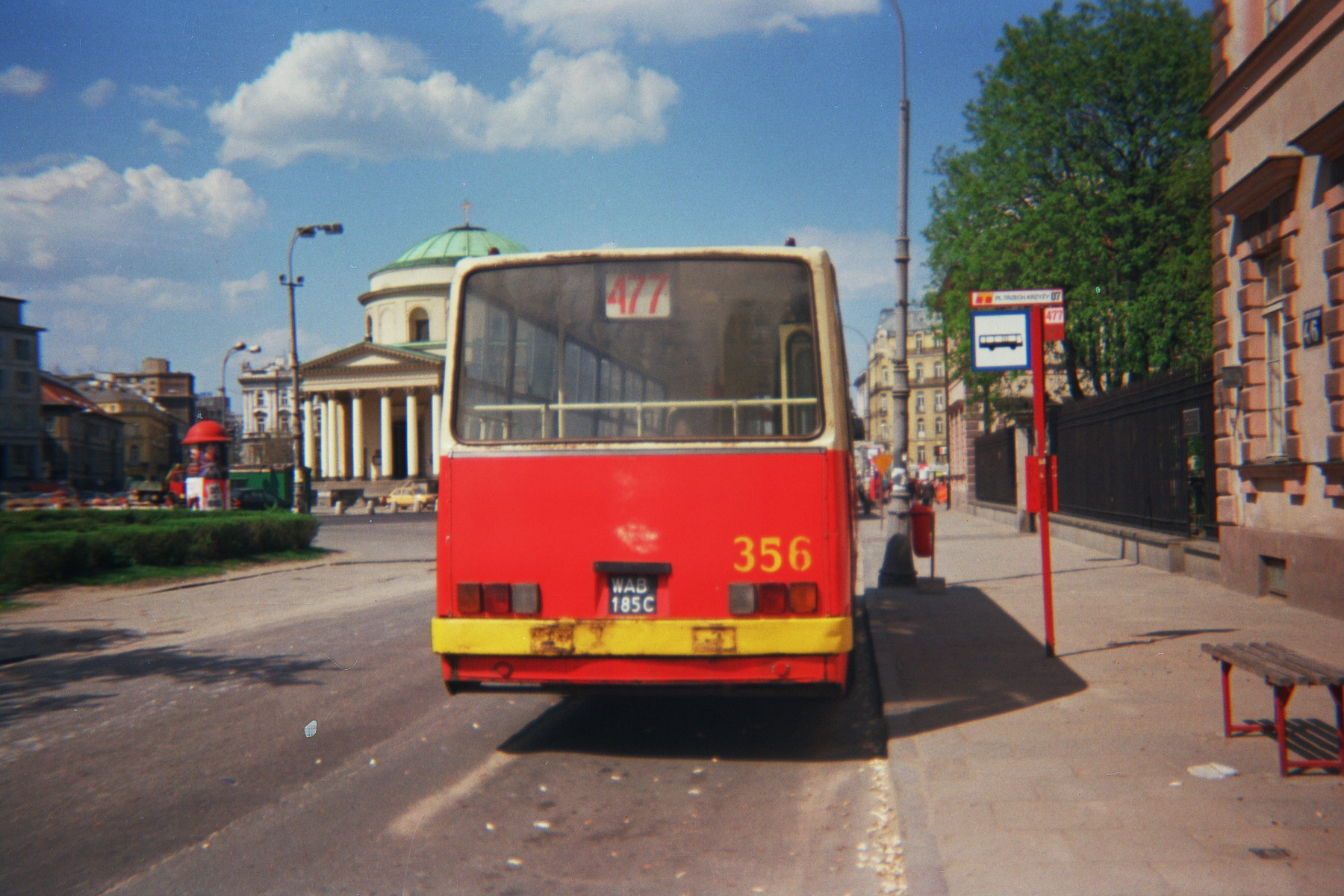 356
Ikarus 260, produkcja 1983, NG 1990, kasacja 1998.
Linia 477 na dwa miesiące przed kasacją.

Foto: P.B. Jezierski
Słowa kluczowe: 356