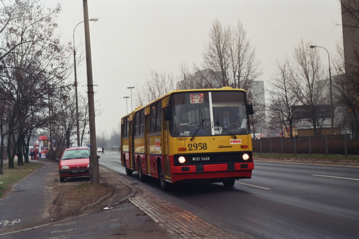 2958
Ikarus 280, produkcja 1986, NG 1992, Odbudowa 1999.
Świeży, błyszczący po odbudowie.

Foto: P.B. Jezierski

