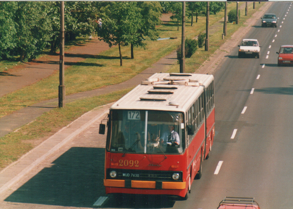 2092
Ikarus 280, produkcja 1990, NG 2000.
Kultowy Woroniczański Ikar błyszczy świeżością po NG.
Foto: P.B. Jezierski
Słowa kluczowe: IK280 2092 172 Sobieskiego 2001