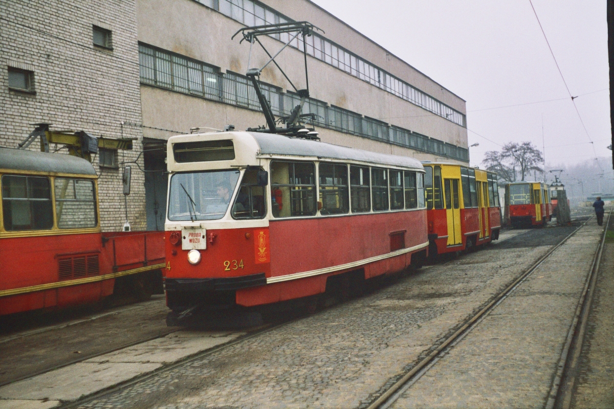 234
Wagon 234 przyjechał po odbiór fabrycznie nowego wagonu 105Nm o numerze fabrycznym 003, który trafi na zakład R-3 "Mokotów".

Foto: P.B. Jezierski
