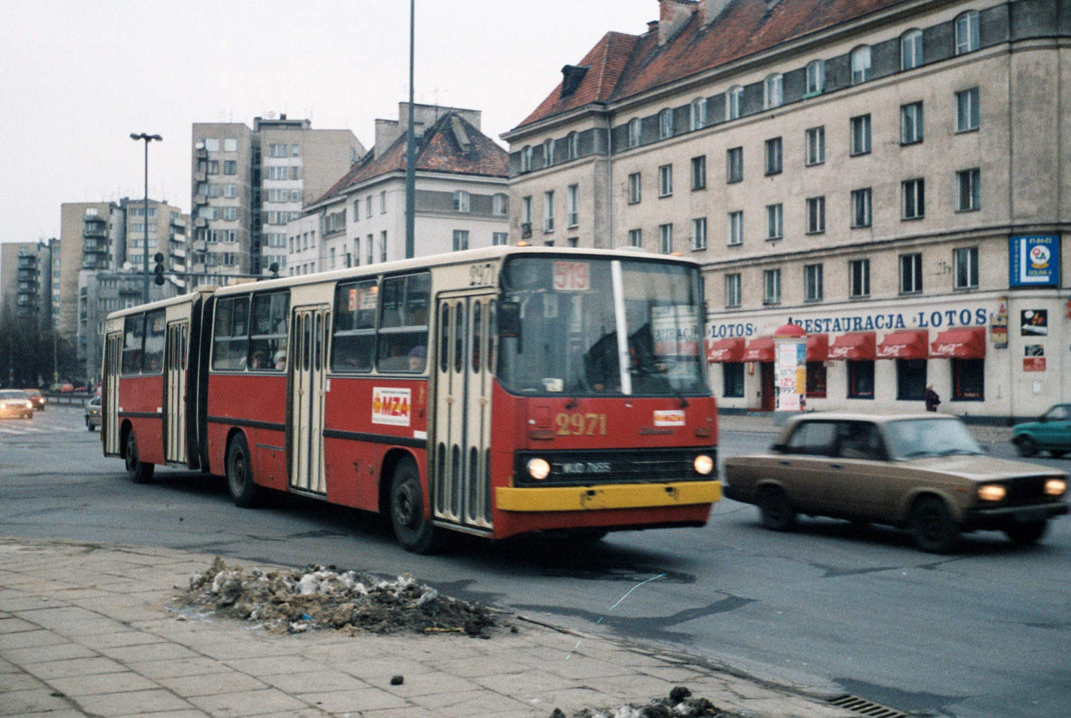2971
Ikarus 280, produkcja 1990, druga obsada numeru 2971.
Za dwa lata wóz trafi na naprawę główną.

Foto: P.B. Jezierski
Słowa kluczowe: 2971