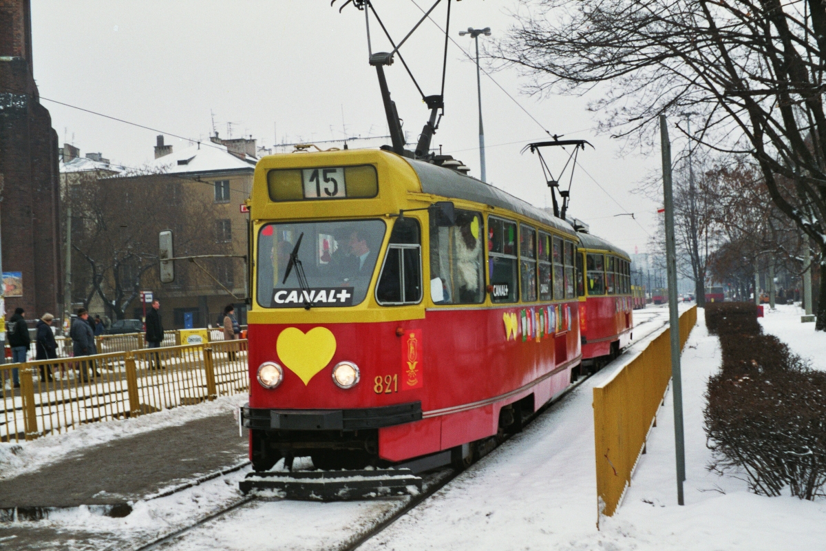 821+818
Walentynki z parówą 25 lat temu.

Foto: P.B. Jezierski
Słowa kluczowe: 821+818