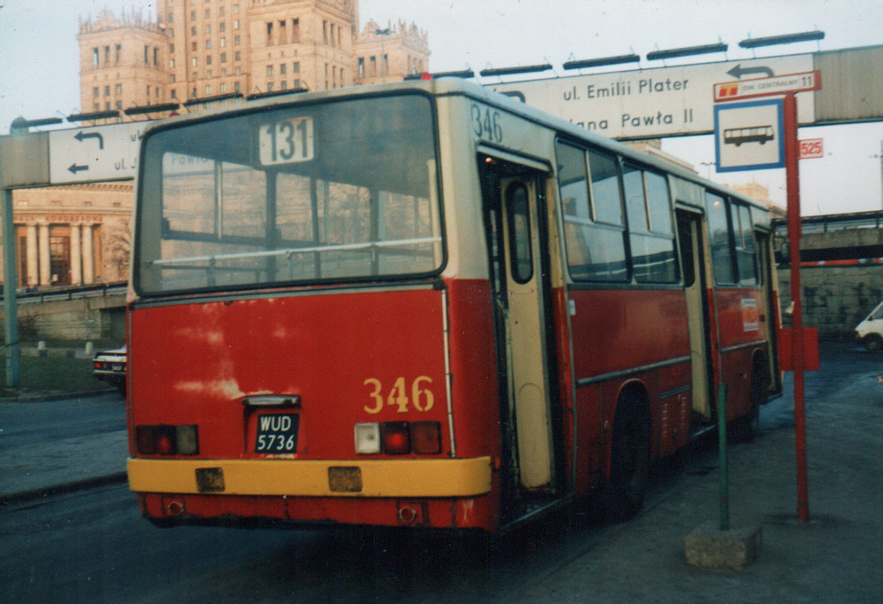 346
W 1995 roku Chełmska miała dwie wtyczki-dodatki na 525, które wyjeżdżały jako 131.
Nieistniejąca pętla "Dw. Centralny poziom -1", gdzie obecnie są Złote Tarasy.
Chełmska solówka z 1983 roku po remoncie w 1991 roku w Lublinie. Kasacja 2002.
Foto: P.B. Jezierski
