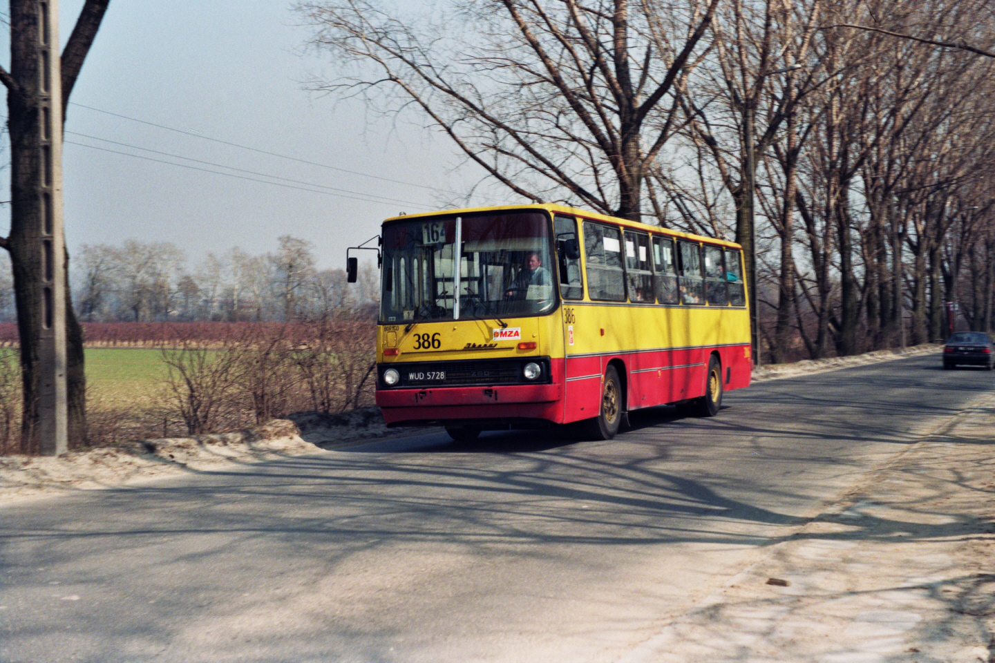 386
Ikarus 260, produkcja 1984, NG 1991, Odbudowa 1995.
Świeżo po odbudowie, do kasacji pojeździ jeszcze 12 lat.

Foto: P.B. Jezierski
