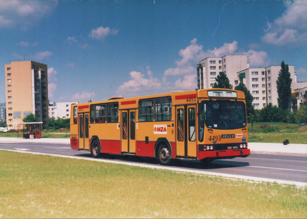 4493
Chełmski oryginalny kwadrat na 118.
Tu widać starą jezdnię na KEN-ie.
Foto: P.B. Jezierski
