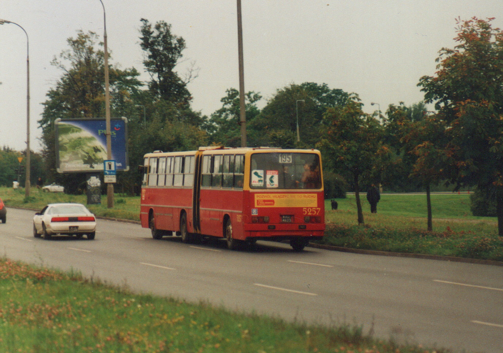 5257
Rok produkcji 1992, ex A302, ex 5281, kasacja 2012 jako 5208
Foto: P.B. Jezierski
Słowa kluczowe: IK280 5257 195 DolinaSłużewiecka 1998