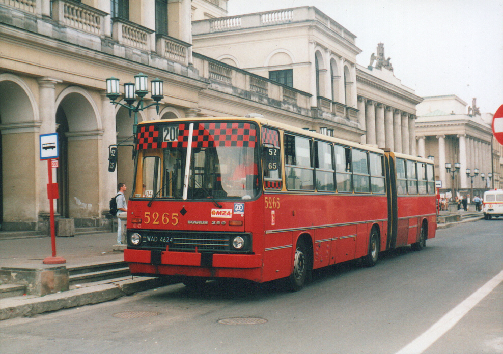 5265
Bizon z 1992 roku, wcześniejszy 5282 i A303, późniejszy 5286
Foto: P.B. Jezierski
Słowa kluczowe: IK280 5265 200 PlacBankowy 1997